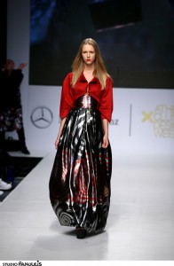 13ç Mercedes-Benz Athens Xclusive Designers Week - ÇìÝñá 4ç / Äçìéïõñãßåò ãåìÜôåò Ýìðíåõóç & ëáìðåñÝò ðáñïõóßåò óôçí ðáóáñÝëá